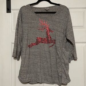 Avenue Tshirt size 14/16 gray shirt with red star decal that create a reindeer